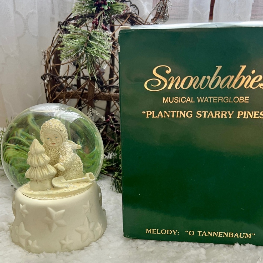 Dept. 56 Snowbabies "Planting Starry Pines" musical water globe